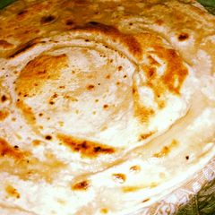 A picture of Khasta Karara Paratha.