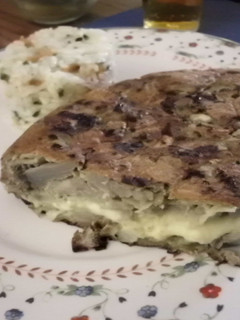 Una foto de Tortilla de Alcachofas rellena con Queso
