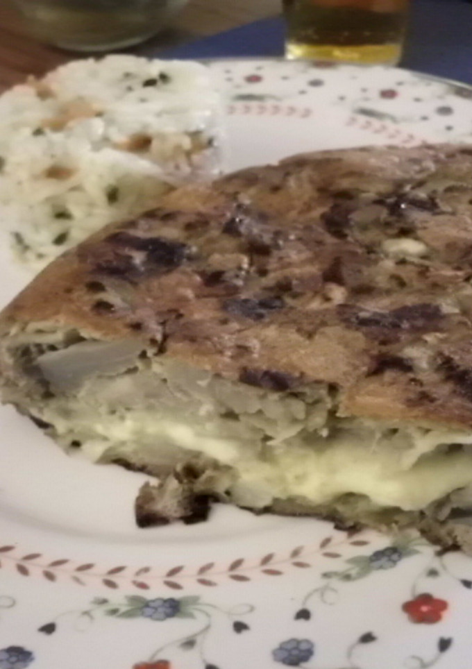Una foto de Tortilla de Alcachofas rellena con Queso