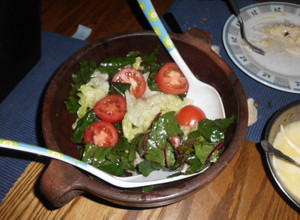 Una foto de Ensalada de Lechuga y Hojas tiernas de Remolacha