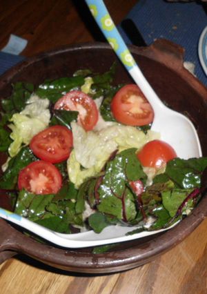 Una foto de Ensalada de Lechuga y Hojas tiernas de Remolacha