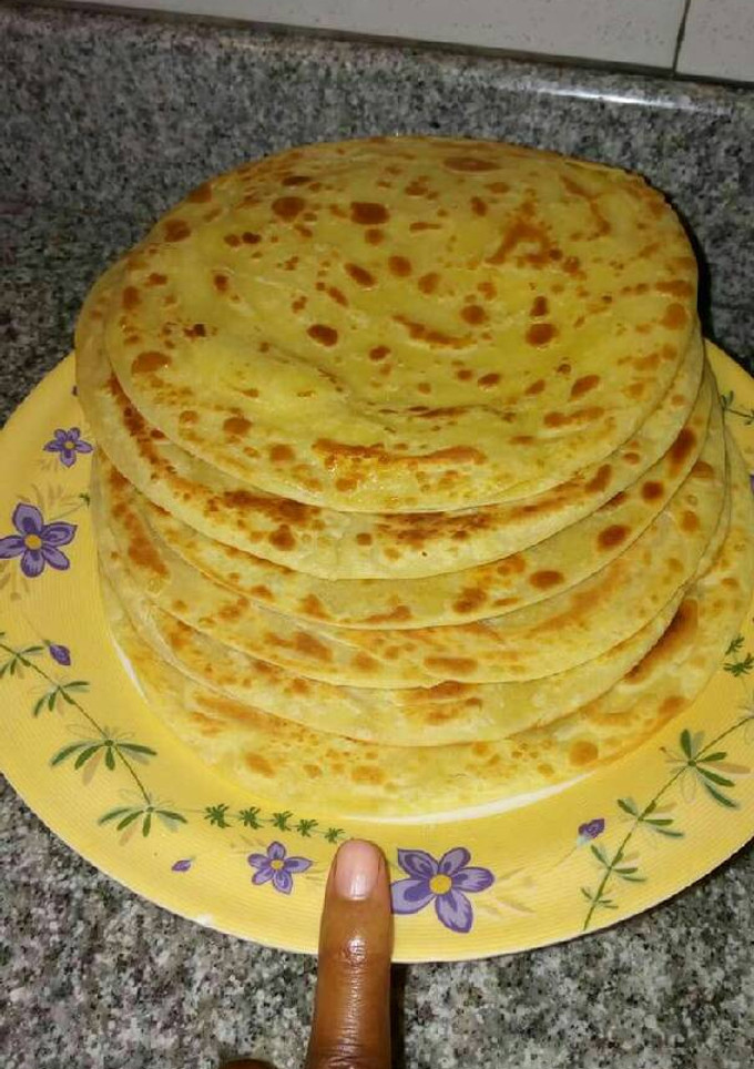 A picture of Tumeric chapatis.