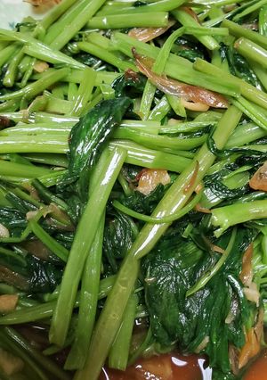 A picture of Stir-Fried Water Spinach with Fried Shallots.