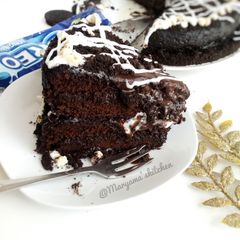 Moist chocolate cake A picture of Moist chocolate cake.