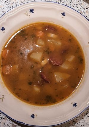 Kolbászos krumplileves recept fotója