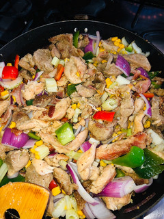 Una foto de Fajitas de Cerdo y Pollo