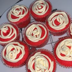 A picture of Red velvet cupcakes.