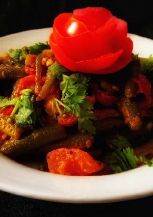 ભીંડા ટામેટા નું દેશી શાક (Bhinda Tomato Shak Recipe in Guiarati) રેસીપી મુખ્ય ફોટો