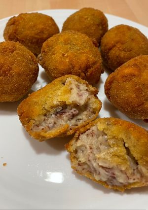 Una foto de Croquetas de Cecina y Membrillo con Mambo