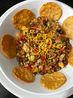 ચણા મઠ ચાટ(Chana mauth chat recipe in gujarati) રેસીપી મુખ્ય ફોટો