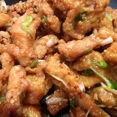 A picture of General Tso Chicken.
