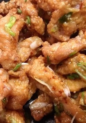 A picture of General Tso Chicken.