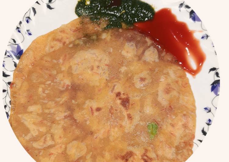 Spicy vej paratha with red and green chutney