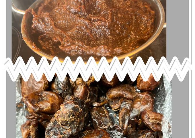 Transforming old dried date into smooth tasty paste