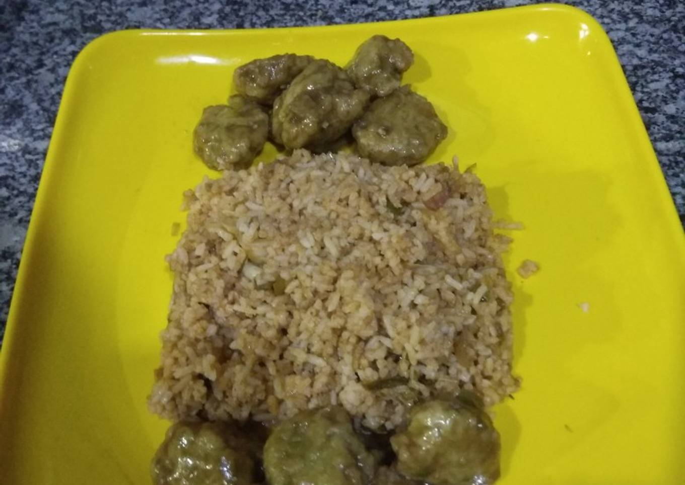 Chinese combo of Schezwan Fried Rice and Veg Gravy Manchurian
