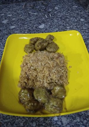 A picture of Chinese combo of Schezwan Fried Rice and Veg Gravy Manchurian.