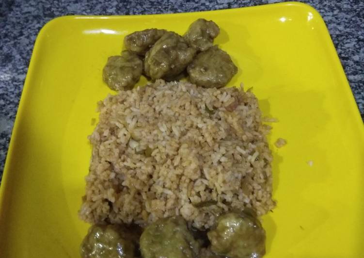 Recipe of Quick Chinese combo of Schezwan Fried Rice and Veg Gravy Manchurian