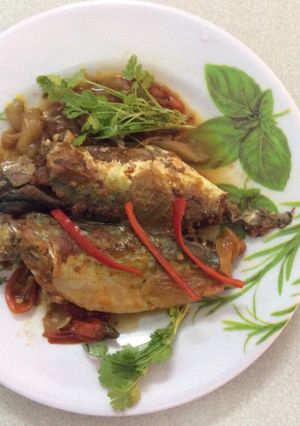 Hình của món Cá bạc má hầm cà chua .
