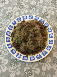 Hình của món Lòng Gà Xào Miến Khô.