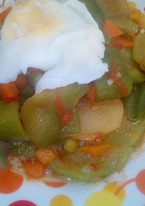 Una foto de Picante de caigua con huevo escalfado