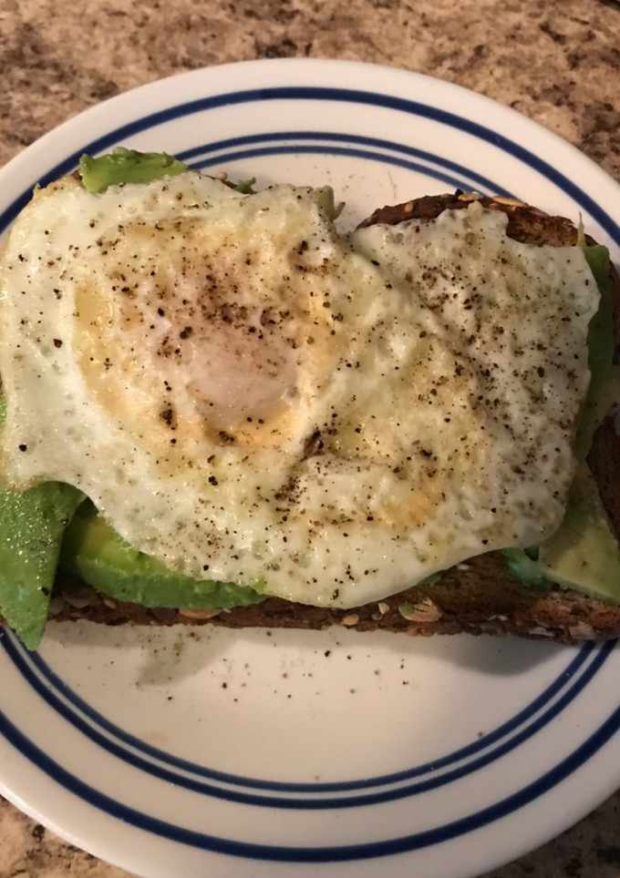 Una foto de Tostada de aguacate