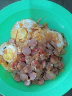 Foto resep Telor Ceplok.. sosis bumbu tomat