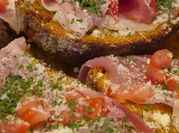 Une photo de tomates jambon
