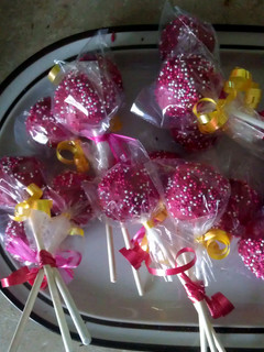 A picture of frosting cake pops.