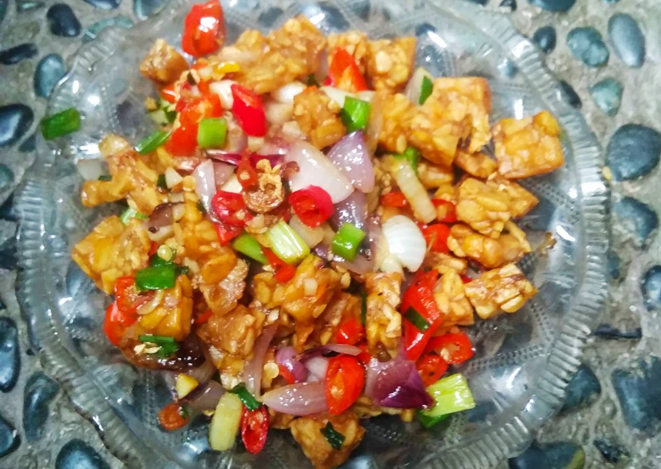 Sambal bawang utuh versi tempe goreng