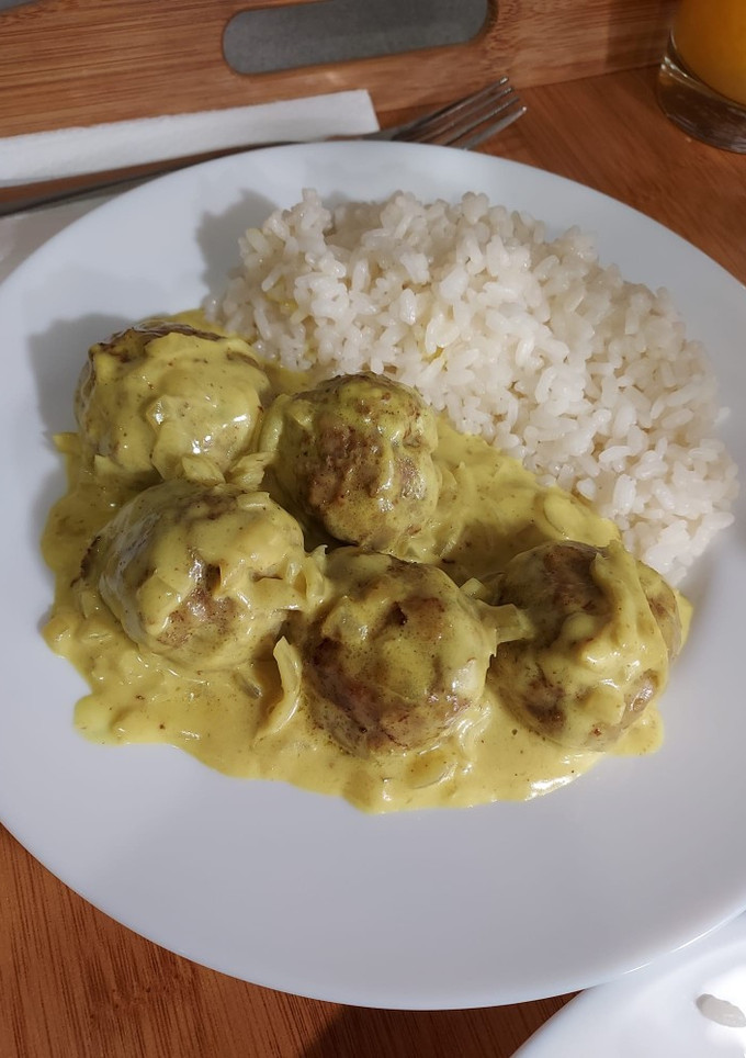 Una foto de Albóndigas de curry y coco (sin nata)