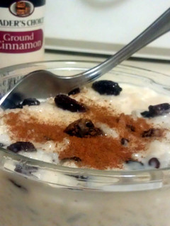 A picture of arroz con leche (rice pudding ).