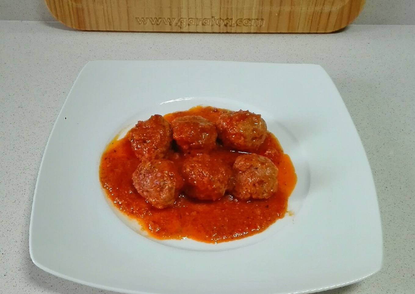 Albóndigas en salsa de calabaza y tomate