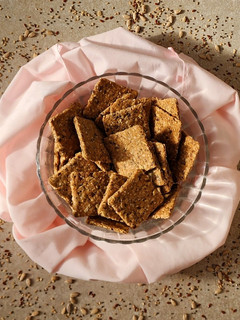Una foto de ⚡Crackers integrales con avena y semillas ⚡ Crocantes e irresistibles ⚡