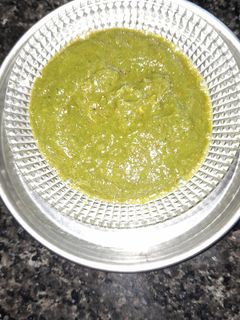 लहसुन और हरे धनिए की चटनी(Lahsun aur hare dhaniye ki chutney recipe in Hindi) रेसिपी मुख्य फोटो