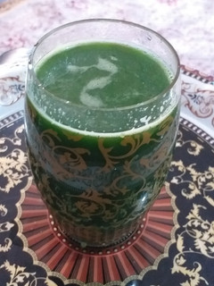 A picture of Kale and cucumber drink.