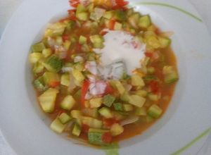Una foto de Calabacitas con jitomate y cebolla