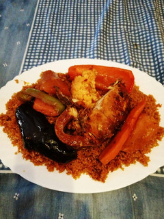 Una foto de Arroz con pescado "thieboudiene"