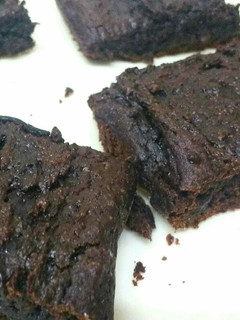 Una foto de Brownies chocolatosos, gasoleros y veganos de cuarentena