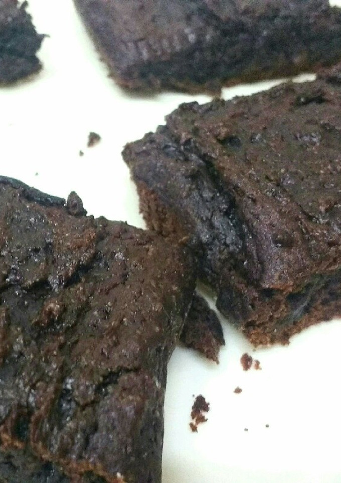 Una foto de Brownies chocolatosos, gasoleros y veganos de cuarentena