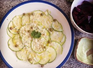 Una foto de Carpaccio de zapallo italiano