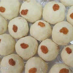 A picture of Rava Laddoo.
