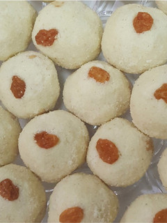 A picture of Rava Laddoo.