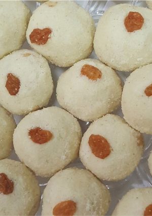 A picture of Rava Laddoo.