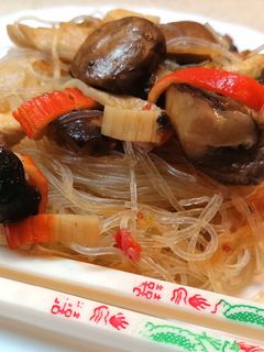 Una foto de Fideos orientales al wok