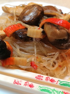 Una foto de Fideos orientales al wok