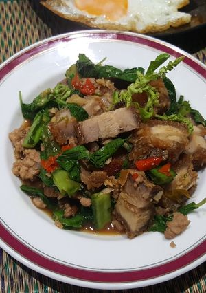 รูปของ กะเพราหมูกรอบ