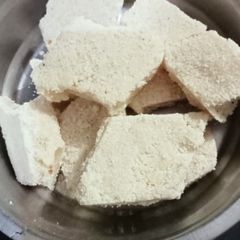 A picture of Suji ki burfi.