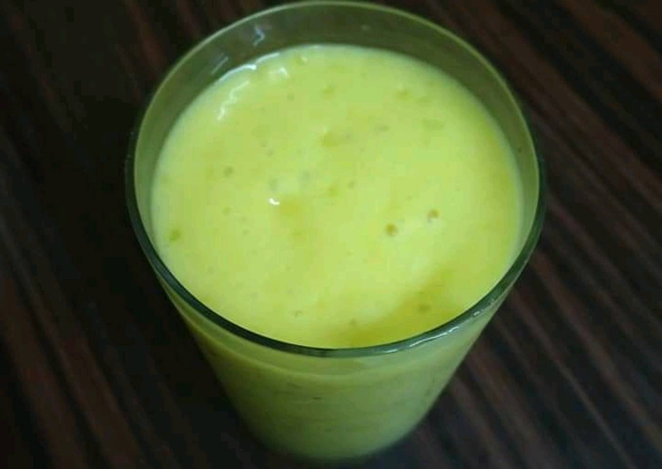 Mango mint smoothie