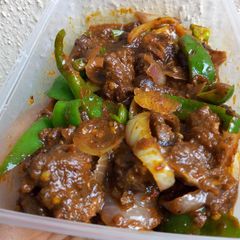 A picture of Asun (spicy peppered goat meat).