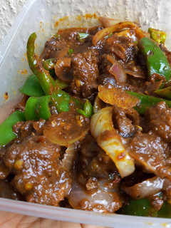 A picture of Asun (spicy peppered goat meat).